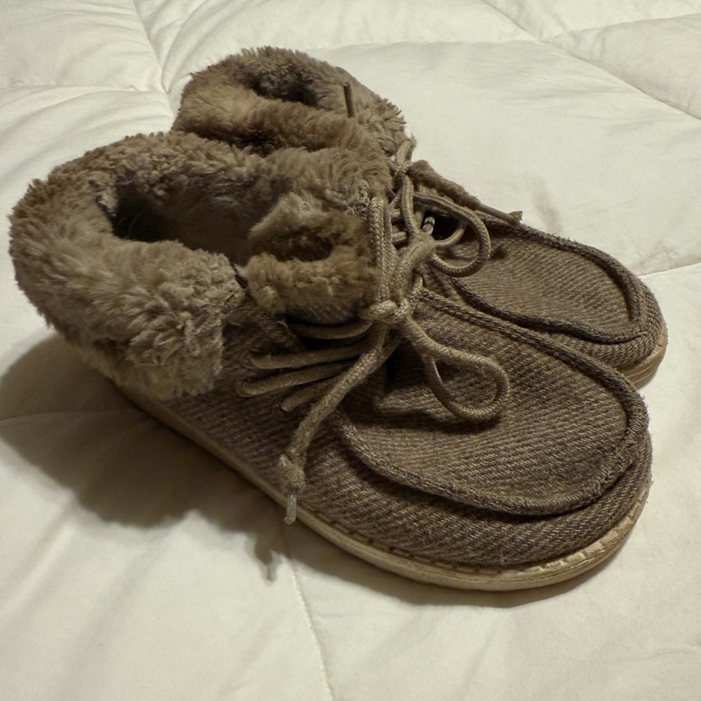 Hey Dude | Kids Plush Shoes | Unisex | Size 13 | Brown Taupe